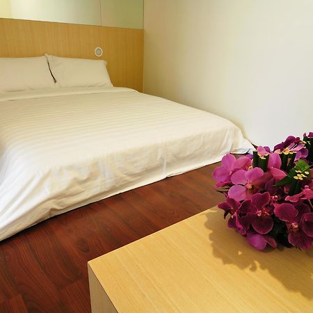 Phoenix Hotel Куала Лумпур Екстериор снимка