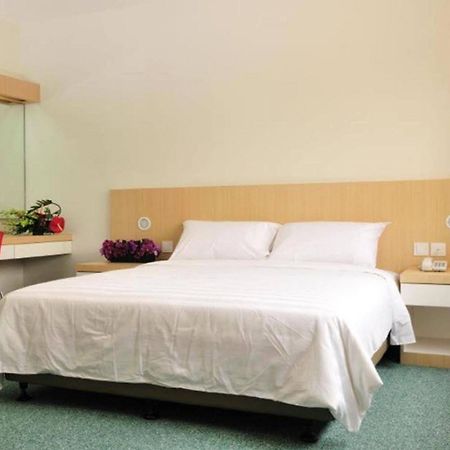 Phoenix Hotel Куала Лумпур Екстериор снимка