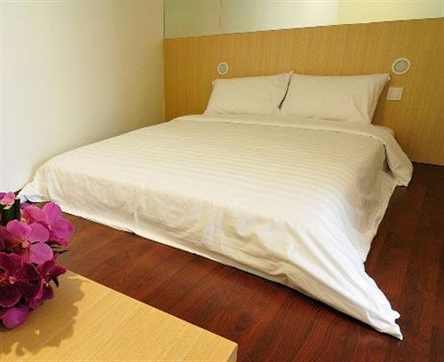 Phoenix Hotel Куала Лумпур Екстериор снимка
